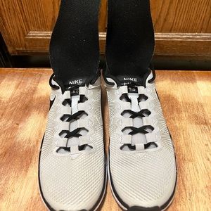 Mens size 7.5 Nike free 3.0 textured grey